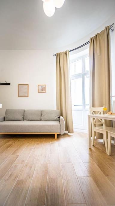 Lovely In Apartment Warschau