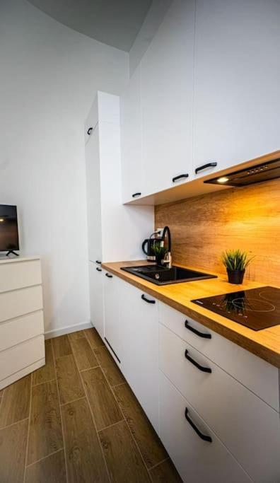 Apartment Lovely In Warschau
