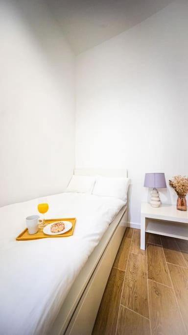 Lovely In Apartment Warschau