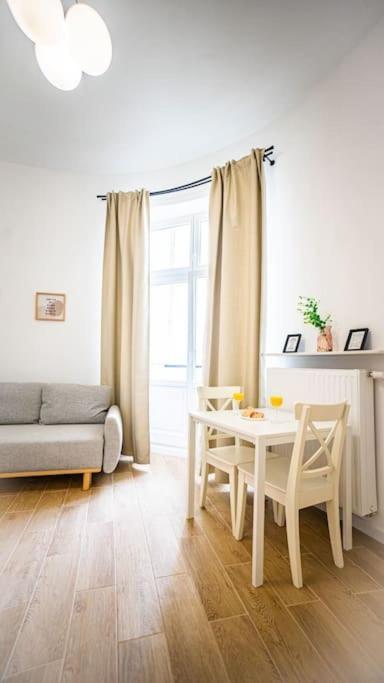 Apartment Lovely In