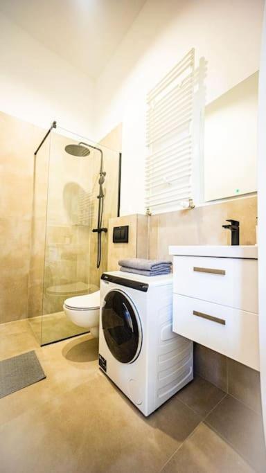 Lovely In Apartment Warschau